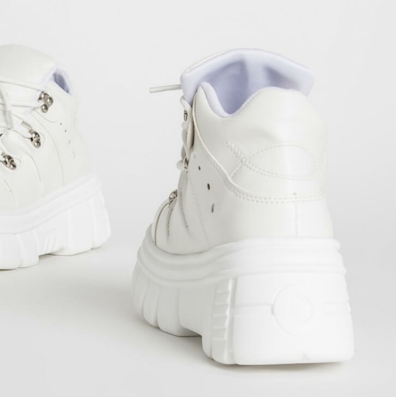 𝙇𝙖𝙨𝙩 𝙎𝙞𝙯 5.5 🖤Moon Walk Lace-Up Platform - Picture 6 of 9